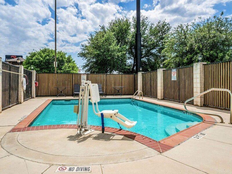 Comfort Suites Near Texas State University San Marcos Exterior photo